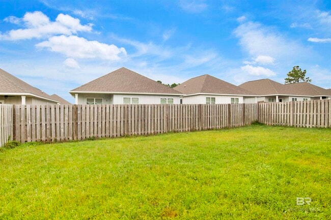 Building Photo - 390 Gemini St