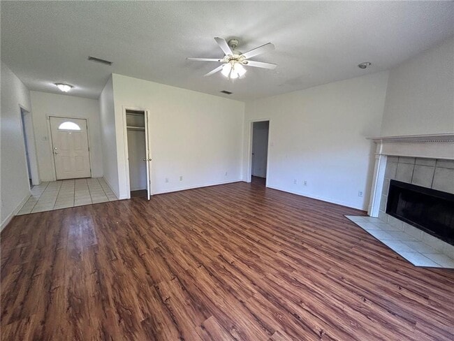 Building Photo - 5463 Henning Dr W