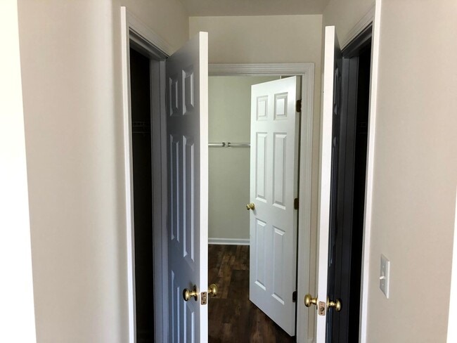 Building Photo - 3 bed 2.5 bath Spacious Home in Azalea Lakes