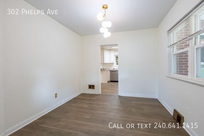 Building Photo - 302 Phelps Ave
