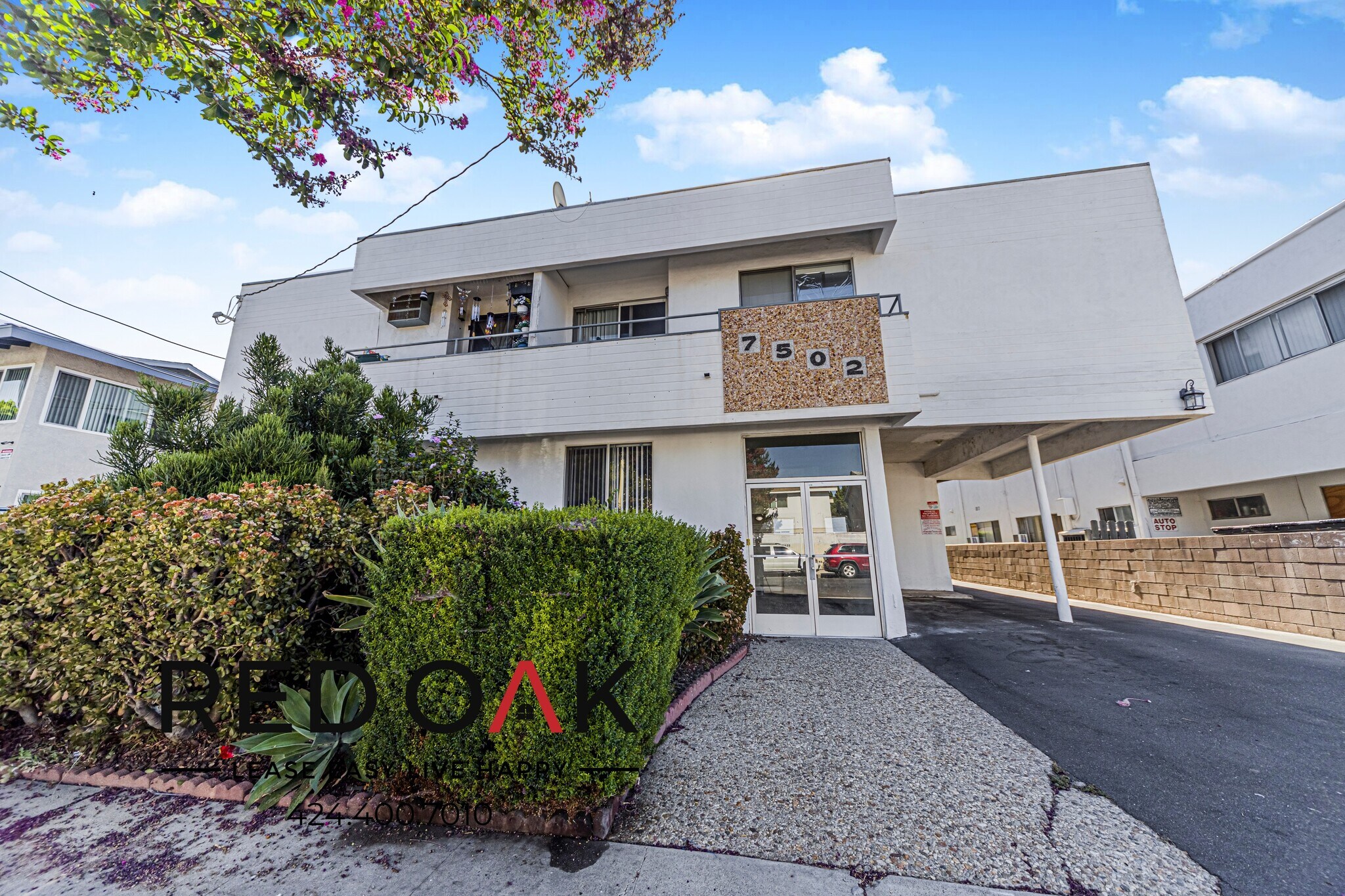 Building Photo - 7502 Canby Ave