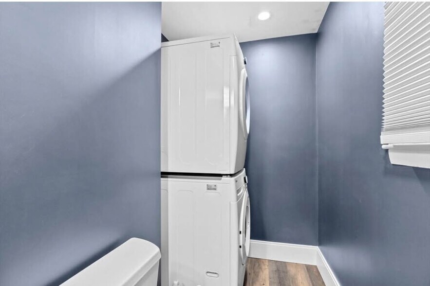 Building Photo - 306 Plantation St