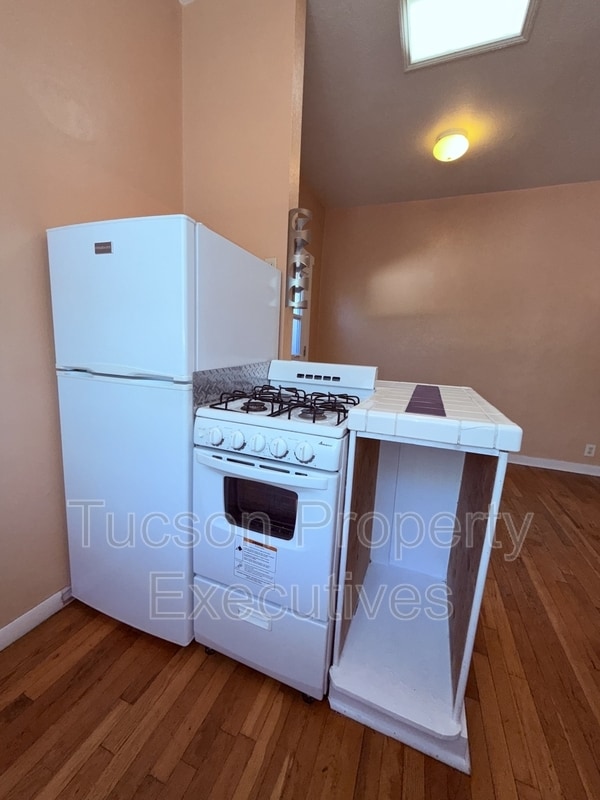 Building Photo - 1222 N Olsen Ave