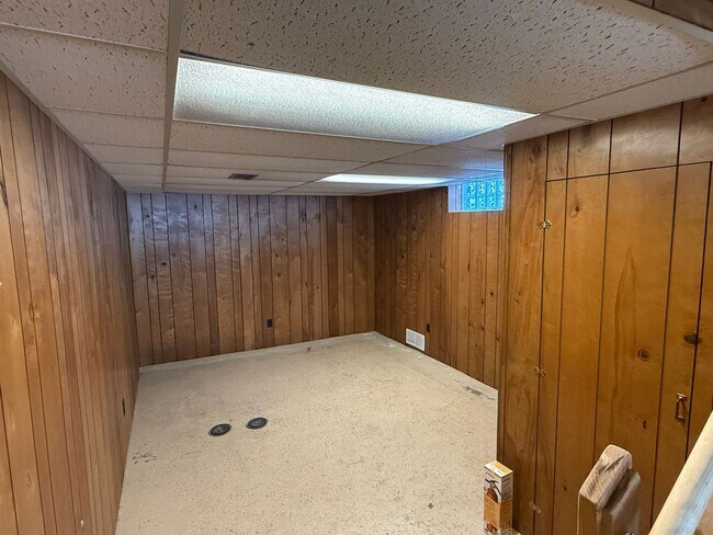 Building Photo - Move-In Ready 3 Bedroom, 2 Bathroom Home in Dearborn