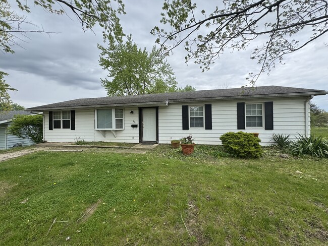Primary Photo - 921 Blue Ridge Dr