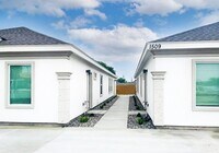 Building Photo - 1509 Shavano Dr