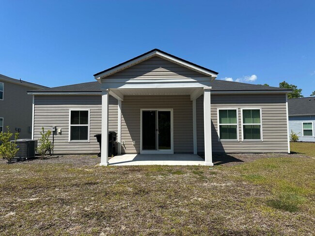 Building Photo - AMAZING LOCATION - 10 Minutes from both Su...