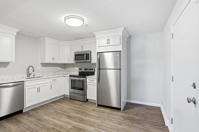 Building Photo - 39 Pleasant St