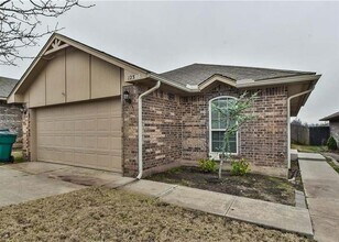 Building Photo - 12308 SW 9th Terrace