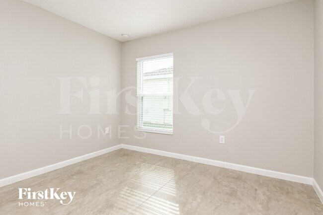 Building Photo - 643 Lindbergh Wy