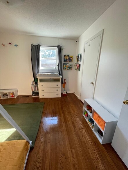 Room B - 963 Brynwood Dr