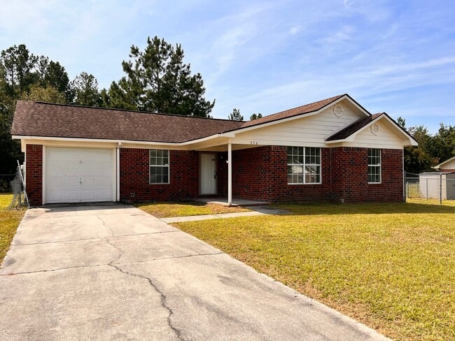 Building Photo - AVAILABLE LATE AUGUST | RECENTLY RENOVATED...