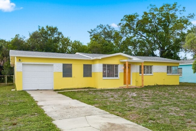 Building Photo - Remodeled 3/1 Home