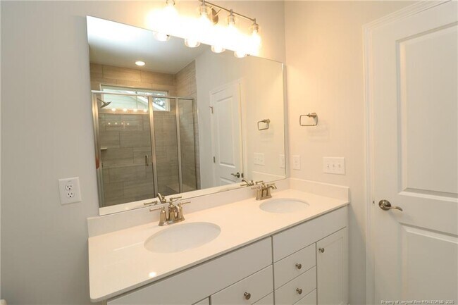 Building Photo - 756 Ben Ledi Ct