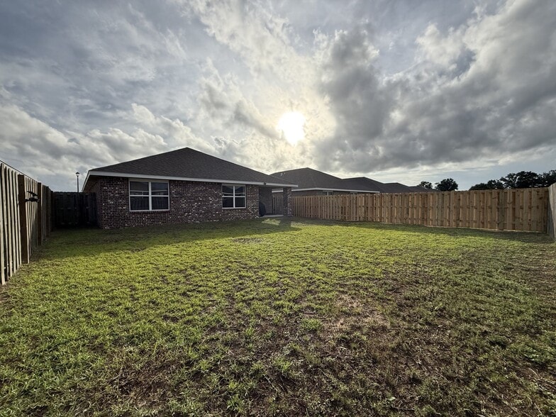 Building Photo - 4611 Reveille Wy