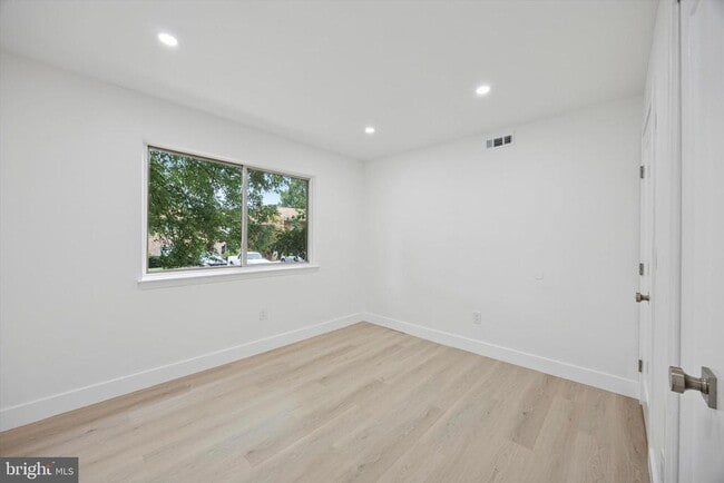 Building Photo - 511 Bradley Ct