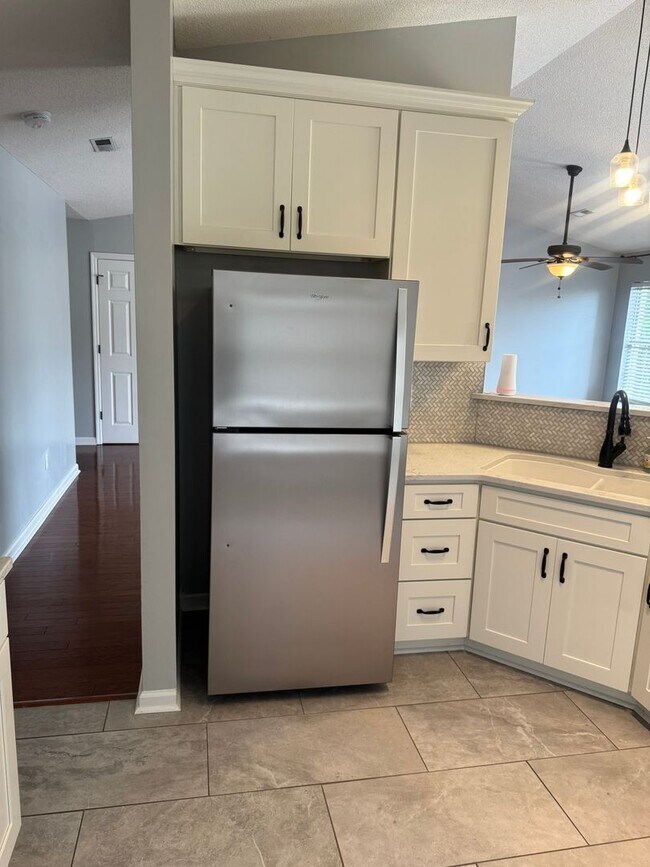 Building Photo - Knoxville 37918 - Beautiful 3 bedroom, 2 bath home in the heart of Powell - Contact Lisa Vineyard...
