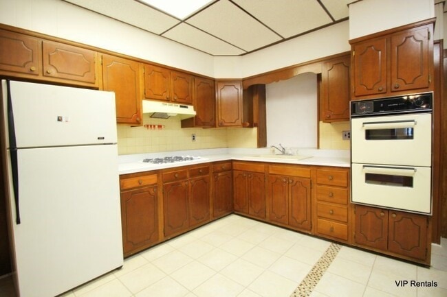 Building Photo - MUST SEE BEAUTIFUL HOME