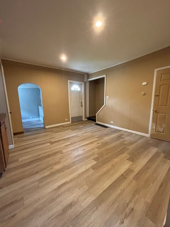 Building Photo - 3 Bedroom -Duplex