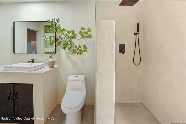 Building Photo - 13 Arnold Dr