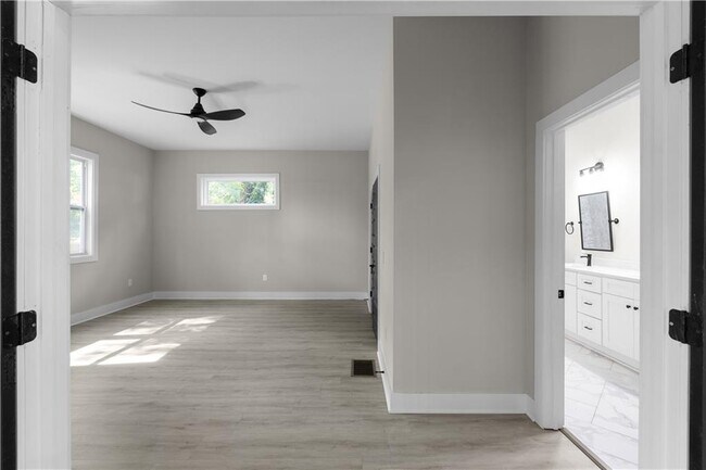 Building Photo - 1331 Diamond Ave SE