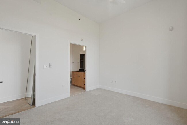 Building Photo - 520 John Carlyle St