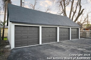 Building Photo - 1644 W Mistletoe Ave