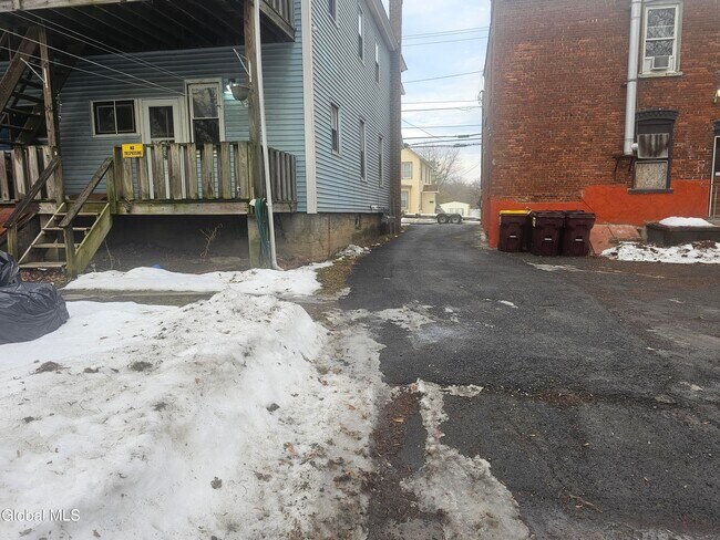 Building Photo - 40 Main St