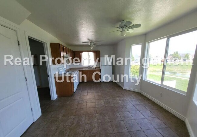 Building Photo - 93 Kintail St
