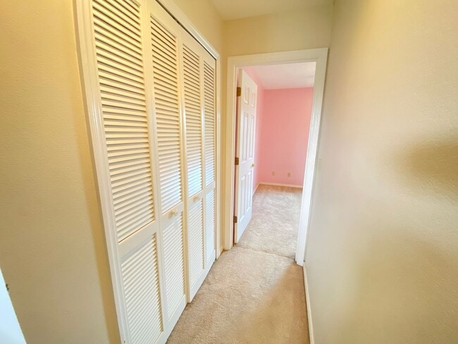 Building Photo - 3708 Molona Dr