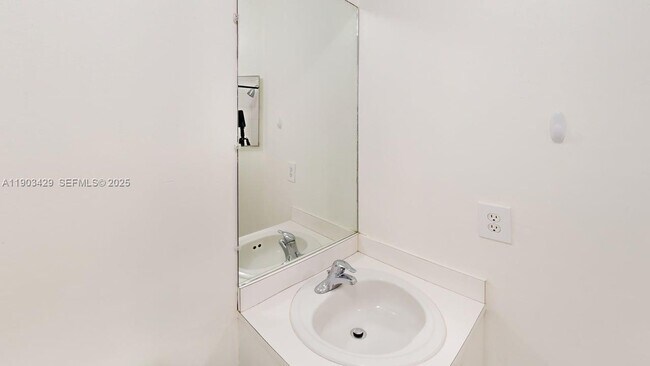 Building Photo - 2217 SE 23rd Ave