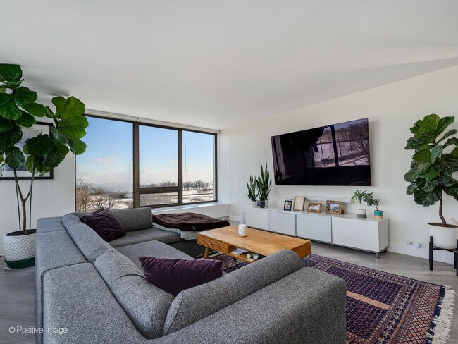 Building Photo - 2800 N Lake Shore Dr