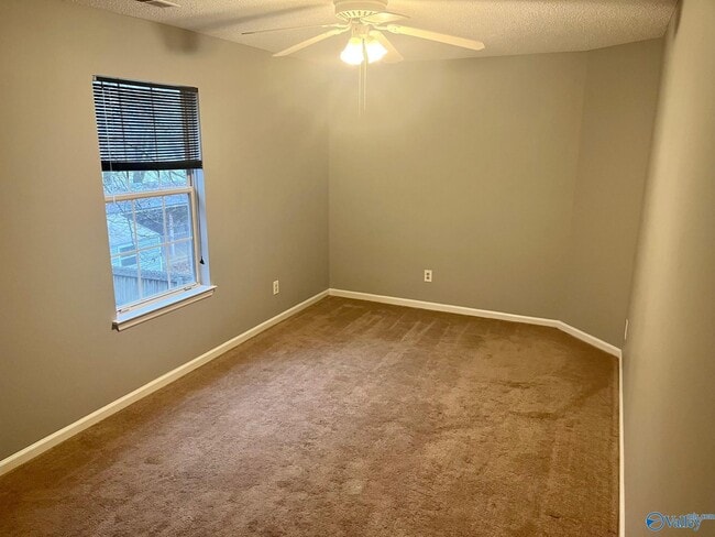 Building Photo - 2524 Autumn Ridge Dr SW