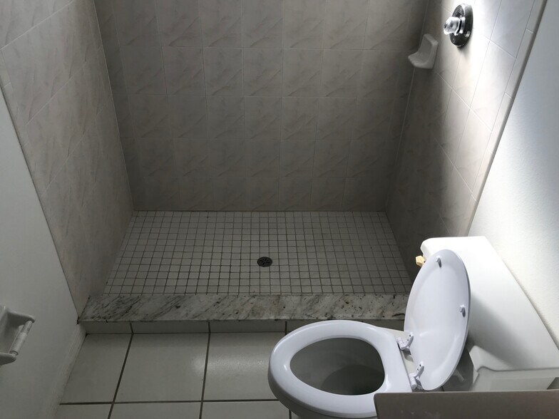 Building Photo - 9 Rainbow Ln