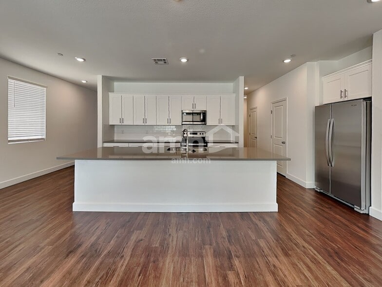 Building Photo - 644 N Water St