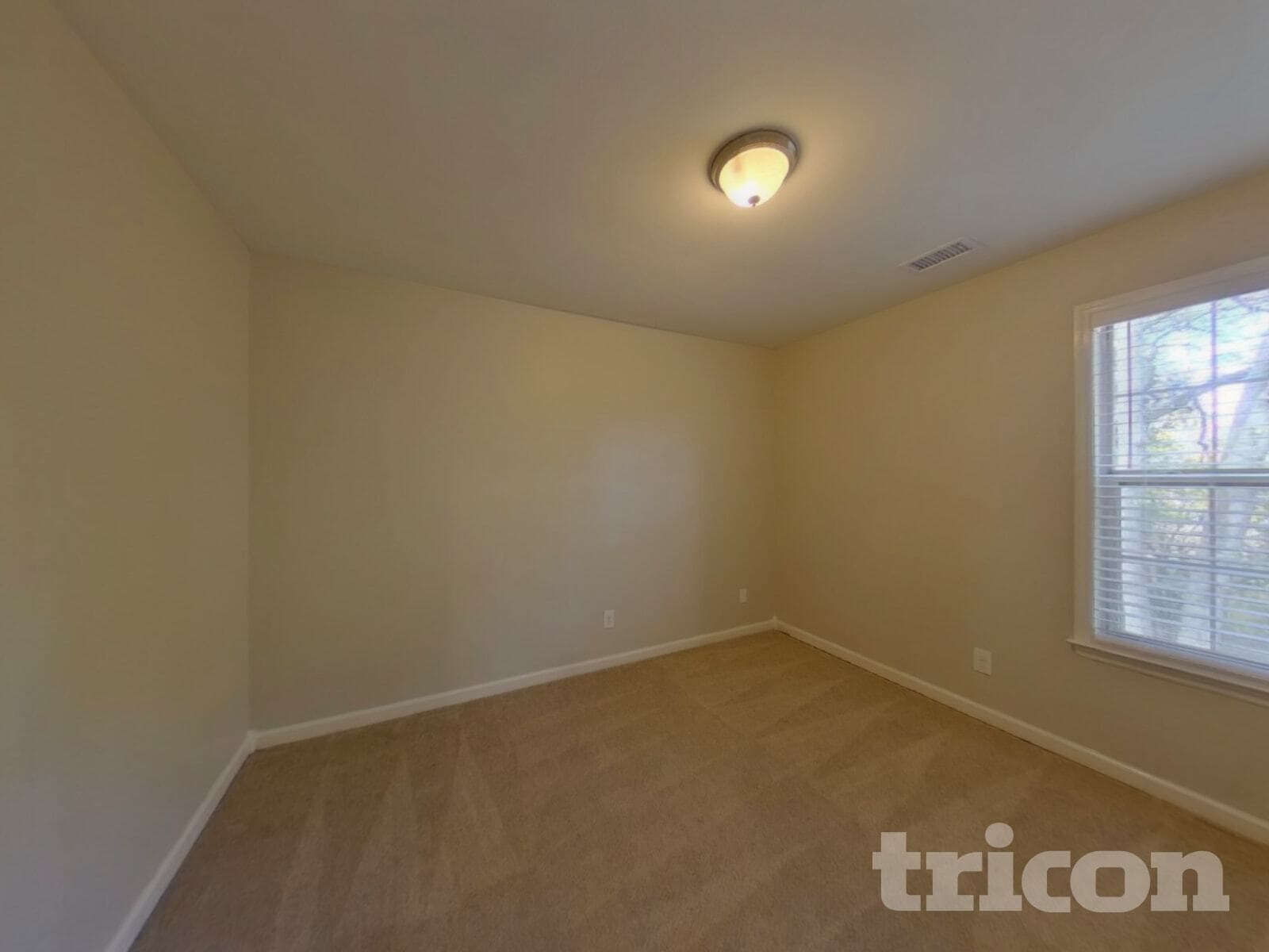 Building Photo - 2863 Iroquois Dr