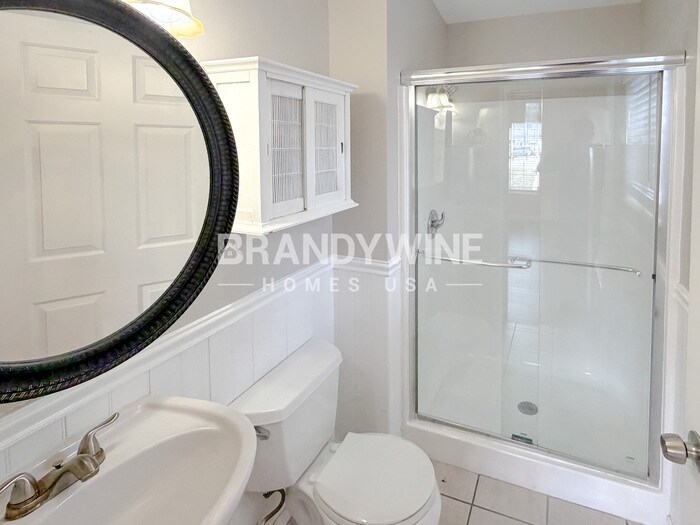 Building Photo - 132 E 8th St