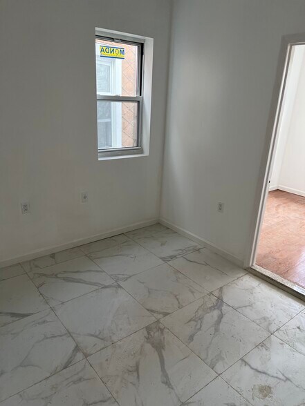 Building Photo - 1828 Hunt Ave