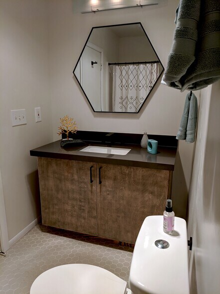 Building Photo - 3701 SW Condor Ave