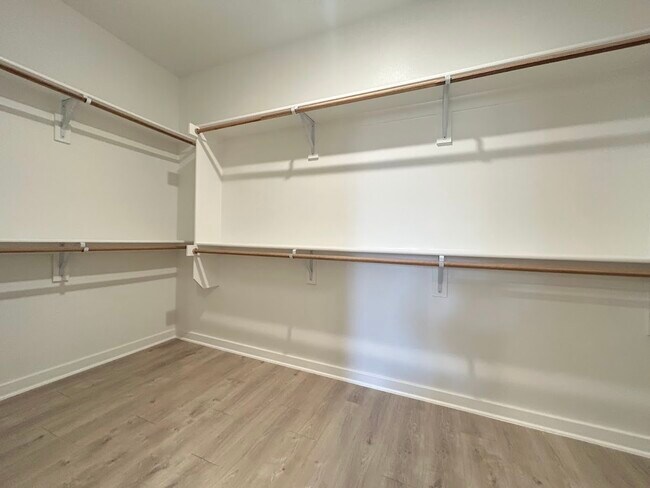 Building Photo - 288 N Yona Ln