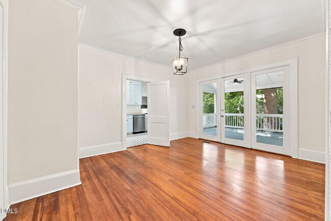 Building Photo - 407 Coolidge St