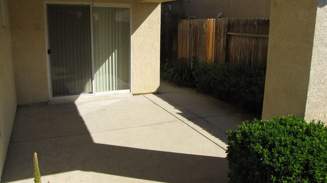 Building Photo - Home in Northwest Bakersfield with Solar