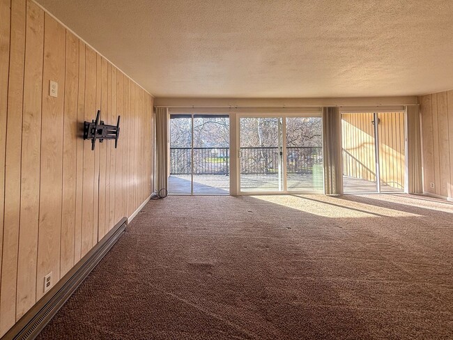 Building Photo - 227 24th St SE