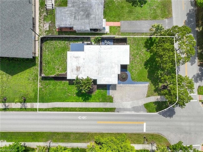 Building Photo - 1015 10th Ave N