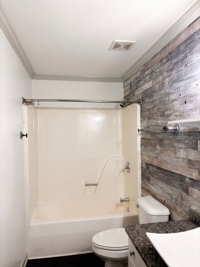 Building Photo - Renovated 3 Bedroom Home in Ashland City!