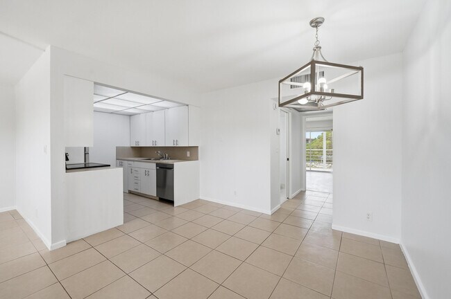 Building Photo - 2401 Antigua Cir