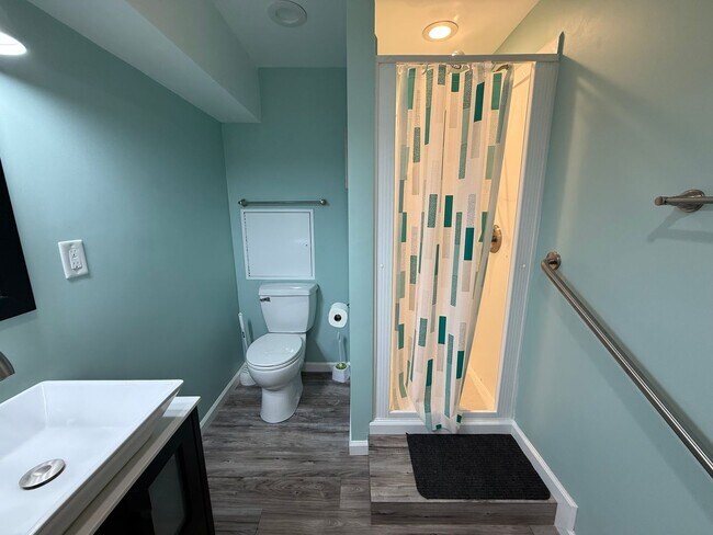 Building Photo - 326 Riverside Ave