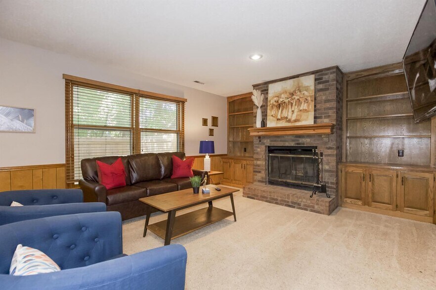 Primary Photo - 14718 S Navaho Dr