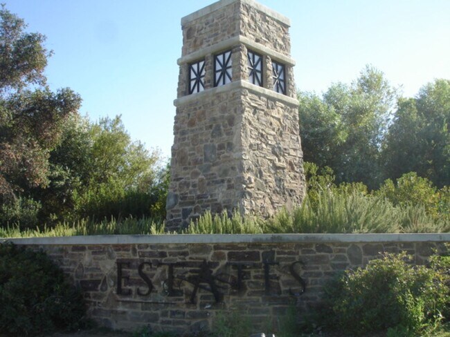 Building Photo - Spacious 4-Bedroom Home with Downstairs Bed/Bath & Full Community Access in Valencia!