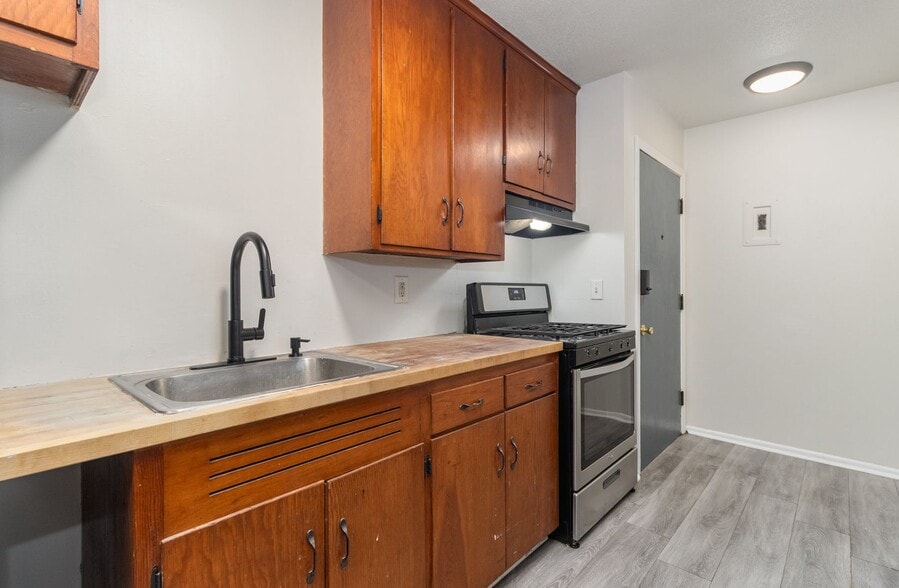 Building Photo - 2017 Commerce Blvd